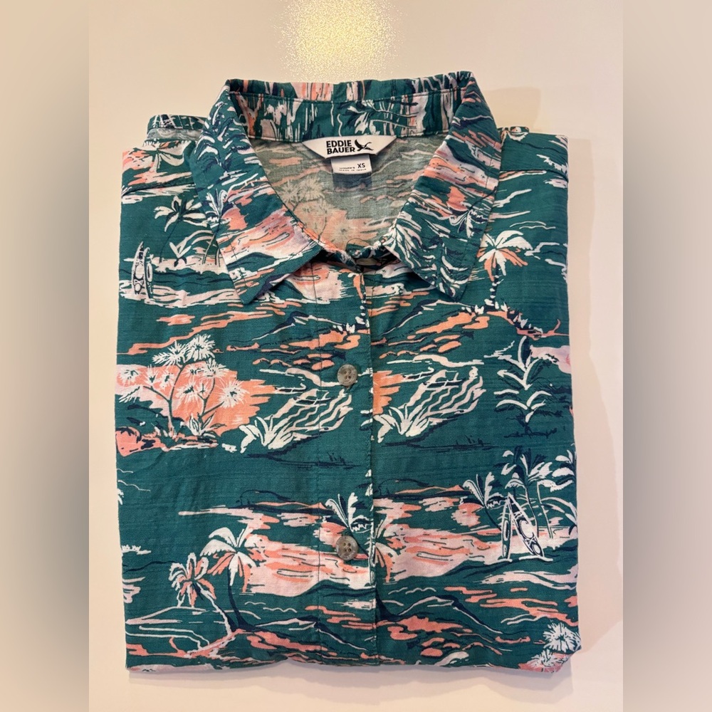 Eddie Bauer Women’s Teal Green and Coral Tropical XS Short Sleeve Button Down